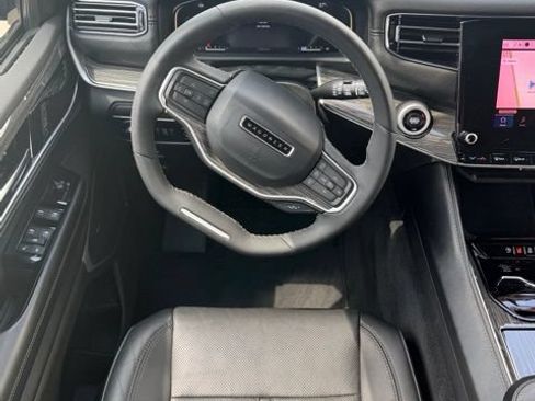 Used 2022 Jeep Wagoneer Series III AWD/4WD image 14