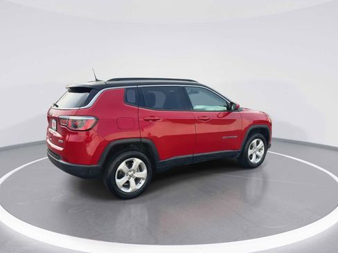 Used 2018 Jeep Compass Latitude w/ Popular Equipment Group AWD/4WD image 8