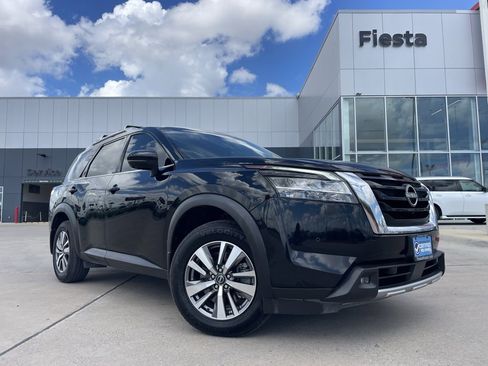 Certified 2023 Nissan Pathfinder SL image 1