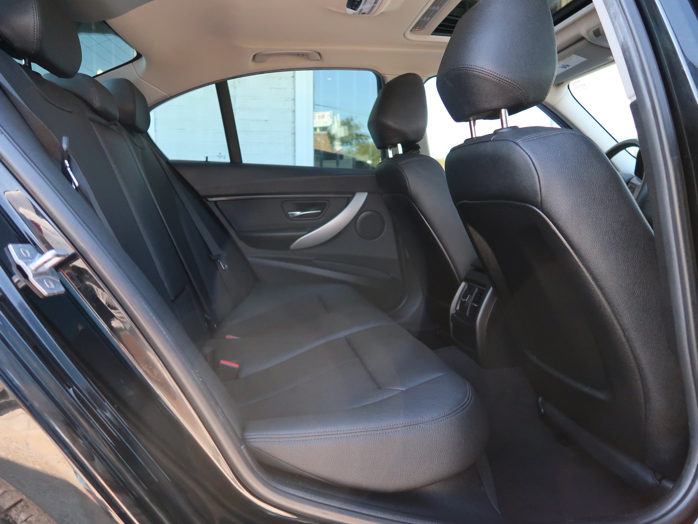 Used 2017 BMW 320i Sedan RWD image 27