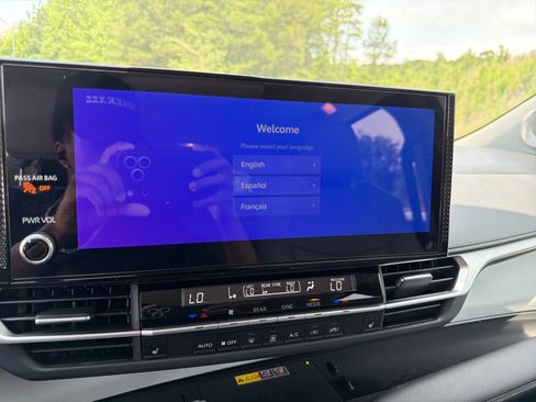 Used 2025 Toyota Sienna XLE w/ XLE Plus Package FWD image 28