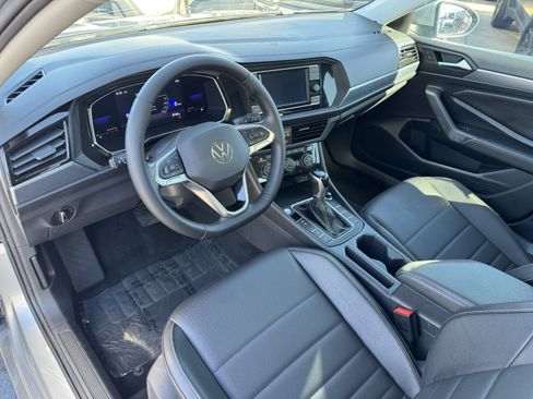 Used 2022 Volkswagen Jetta SE w/ Panoramic Sunroof Package FWD image 16