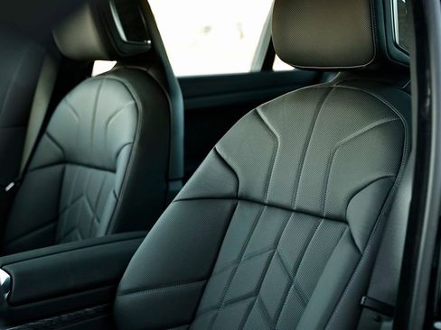 New 2026 BMW 740i w/ Executive Package image 23