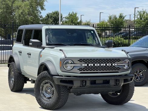 Used 2024 Ford Bronco Badlands AWD/4WD image 2