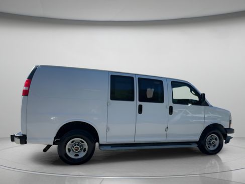 Used 2024 GMC Savana 2500 w/ Driver Convenience Package image 30