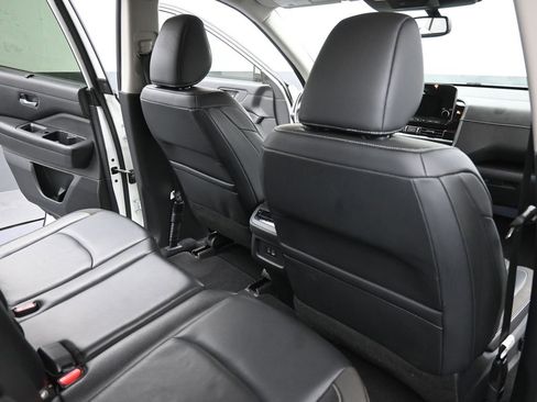 Used 2022 Nissan Pathfinder SL image 12