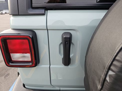 Used 2023 Jeep Wrangler Sport S image 18