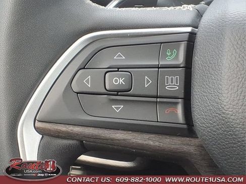 Used 2023 Jeep Grand Cherokee Limited AWD/4WD image 17