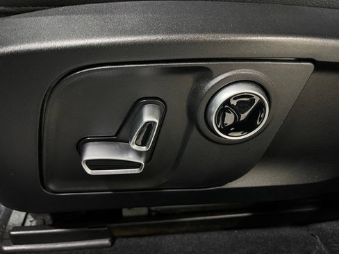 Used 2021 Maserati Levante AWD/4WD image 17