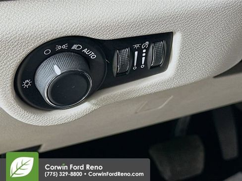 Used 2020 Chrysler Voyager Lxi FWD image 10