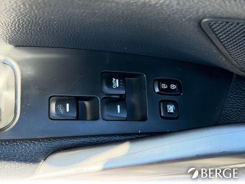 Used 2016 Hyundai Veloster Turbo image 18