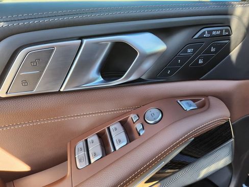 Used 2022 BMW X7 M50i w/ Dynamic Handling Package image 36