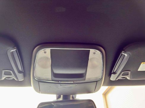 Used 2015 Dodge Charger SE RWD image 32