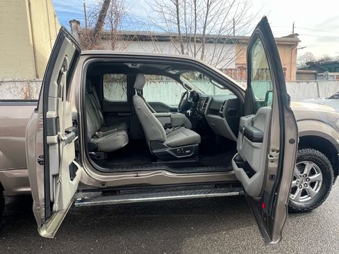 Used 2018 Ford F150 XLT w/ Equipment Group 302A Luxury image 26