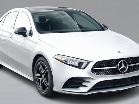 Certified 2022 Mercedes-Benz A 220 4MATIC image 3