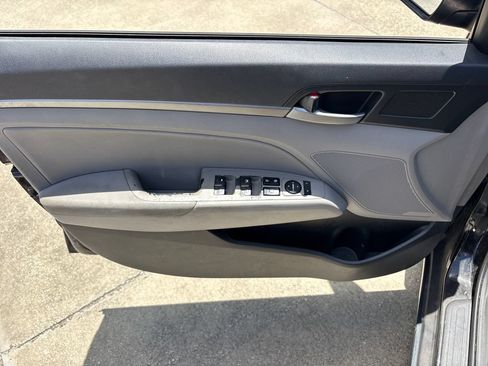 Used 2017 Hyundai Elantra Limited FWD image 16