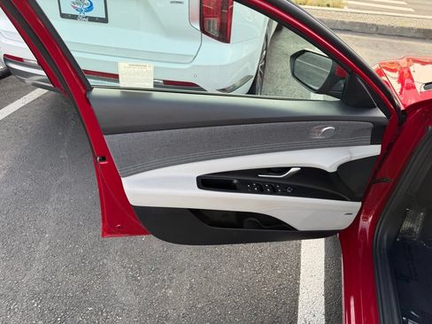 Certified 2023 Hyundai Elantra Limited FWD image 10
