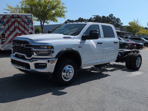 New 2026 RAM 3500 Tradesman AWD/4WD image 7