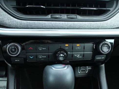 Used 2023 Jeep Compass Latitude AWD/4WD image 9