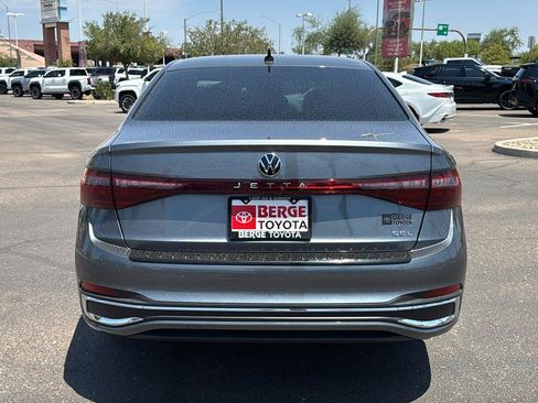 Used 2025 Volkswagen Jetta SEL FWD image 7