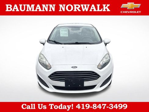 Used 2017 Ford Fiesta SE FWD image 3