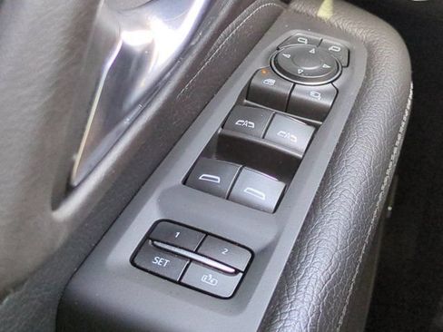 Used 2023 GMC Yukon Denali AWD/4WD image 23