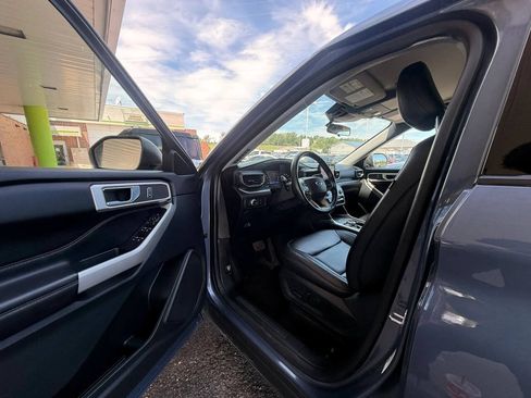Used 2021 Ford Explorer XLT w/ Equipment Group 202A AWD/4WD image 28
