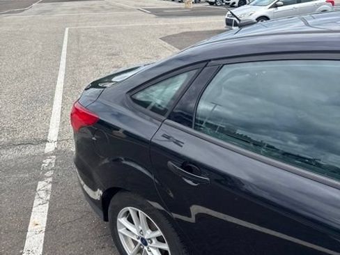 Used 2015 Ford Focus SE FWD image 11