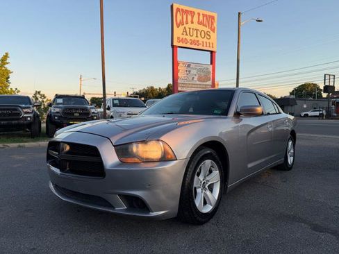 Used 2013 Dodge Charger SE w/ Connectivity Group RWD image 9