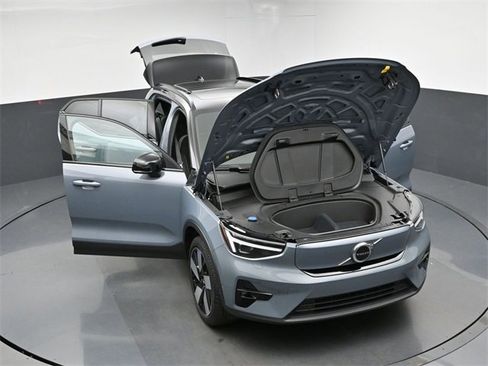 Used 2023 Volvo XC40 Recharge Ultimate image 48