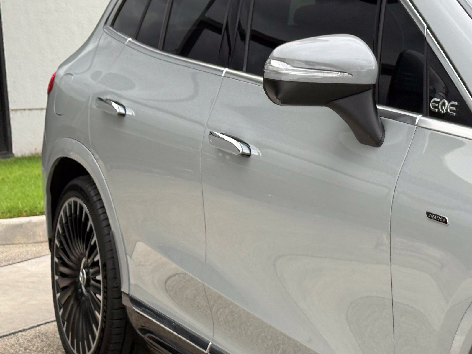 Used 2024 Mercedes-Benz EQE AMG 4MATIC SUV image 9