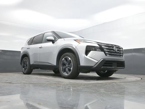 Used 2024 Nissan Rogue SV FWD image 45