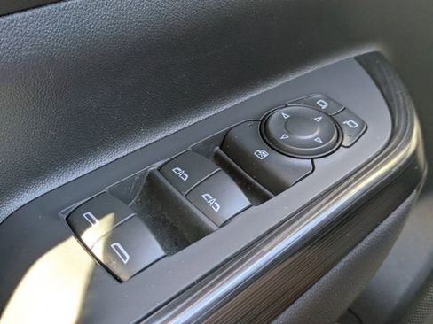 Used 2023 GMC Acadia SLT image 26