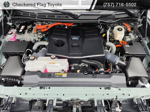 Used 2024 Toyota Tundra Platinum AWD/4WD image 11