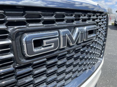 Certified 2024 GMC Yukon Denali Ultimate image 32