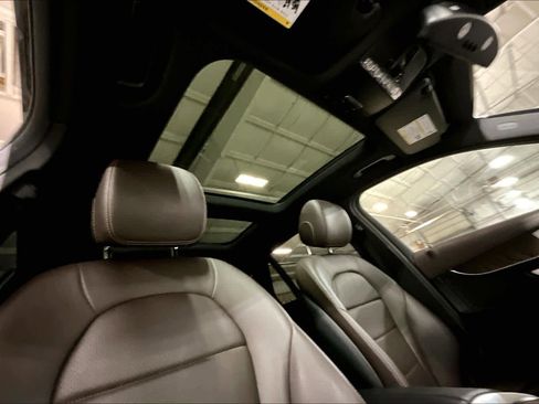 Used 2018 Mercedes-Benz GLC 300 4MATIC image 13