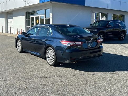 Used 2020 Toyota Camry XLE image 5