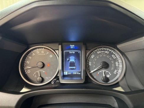 Used 2018 Toyota Tacoma TRD Sport AWD/4WD image 26