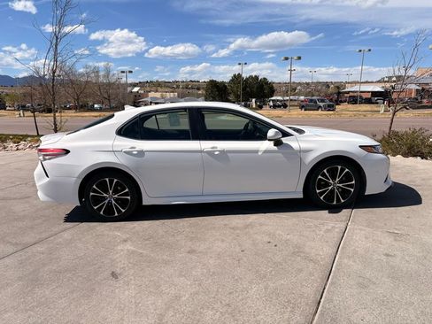 Used 2019 Toyota Camry SE image 8