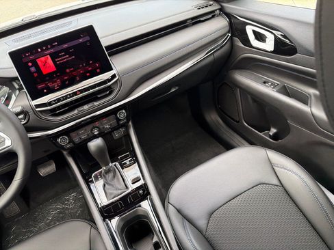 New 2026 Jeep Compass Latitude AWD/4WD image 22