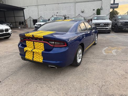 Used 2019 Dodge Charger SXT w/ Leather Interior Group image 5