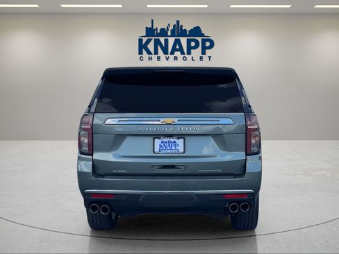 Used 2023 Chevrolet Suburban Premier w/ Advanced Technology Package RWD image 4