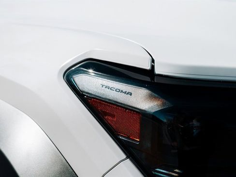 Used 2026 Toyota Tacoma TRD Off-Road image 8