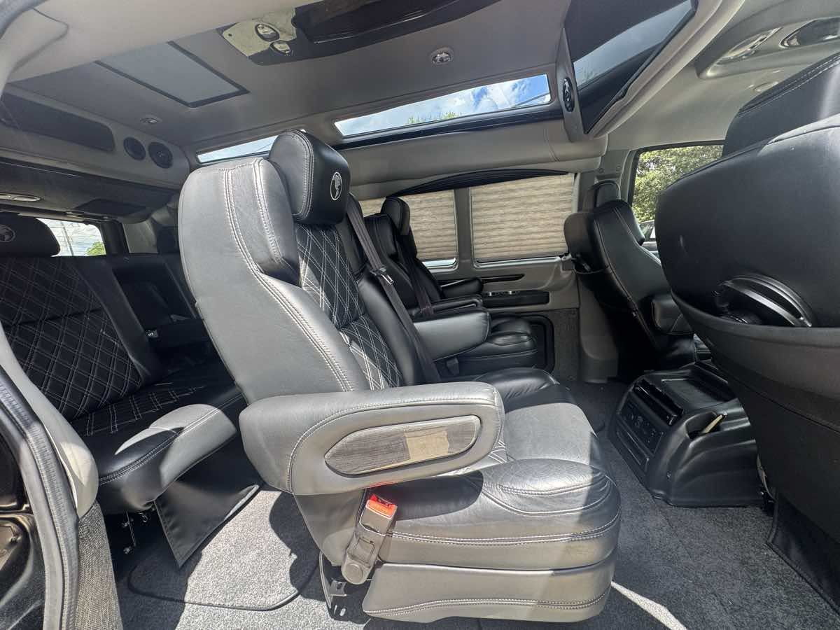Used 2021 Chevrolet Express 2500 w/ Enhanced Convenience Package RWD image 9