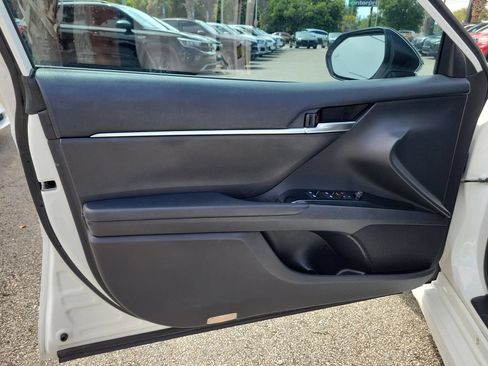 Used 2019 Toyota Camry SE w/ Convenience Package FWD image 21