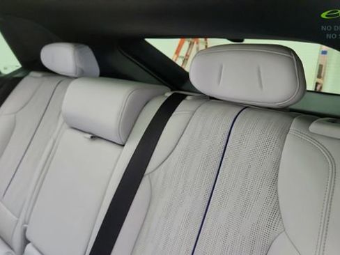 Used 2024 Cadillac Lyriq Luxury RWD image 32