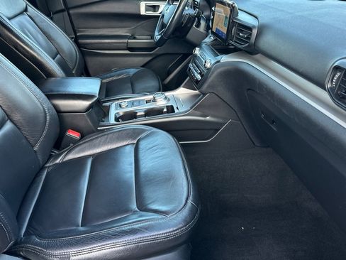 Used 2020 Ford Explorer XLT image 16