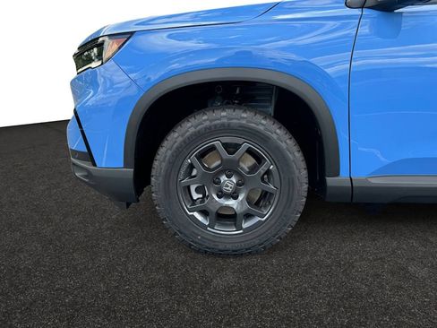 Used 2025 Honda Pilot TrailSport image 6