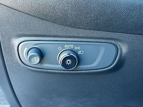 Used 2023 Chevrolet Equinox LS w/ LS Convenience Package image 11