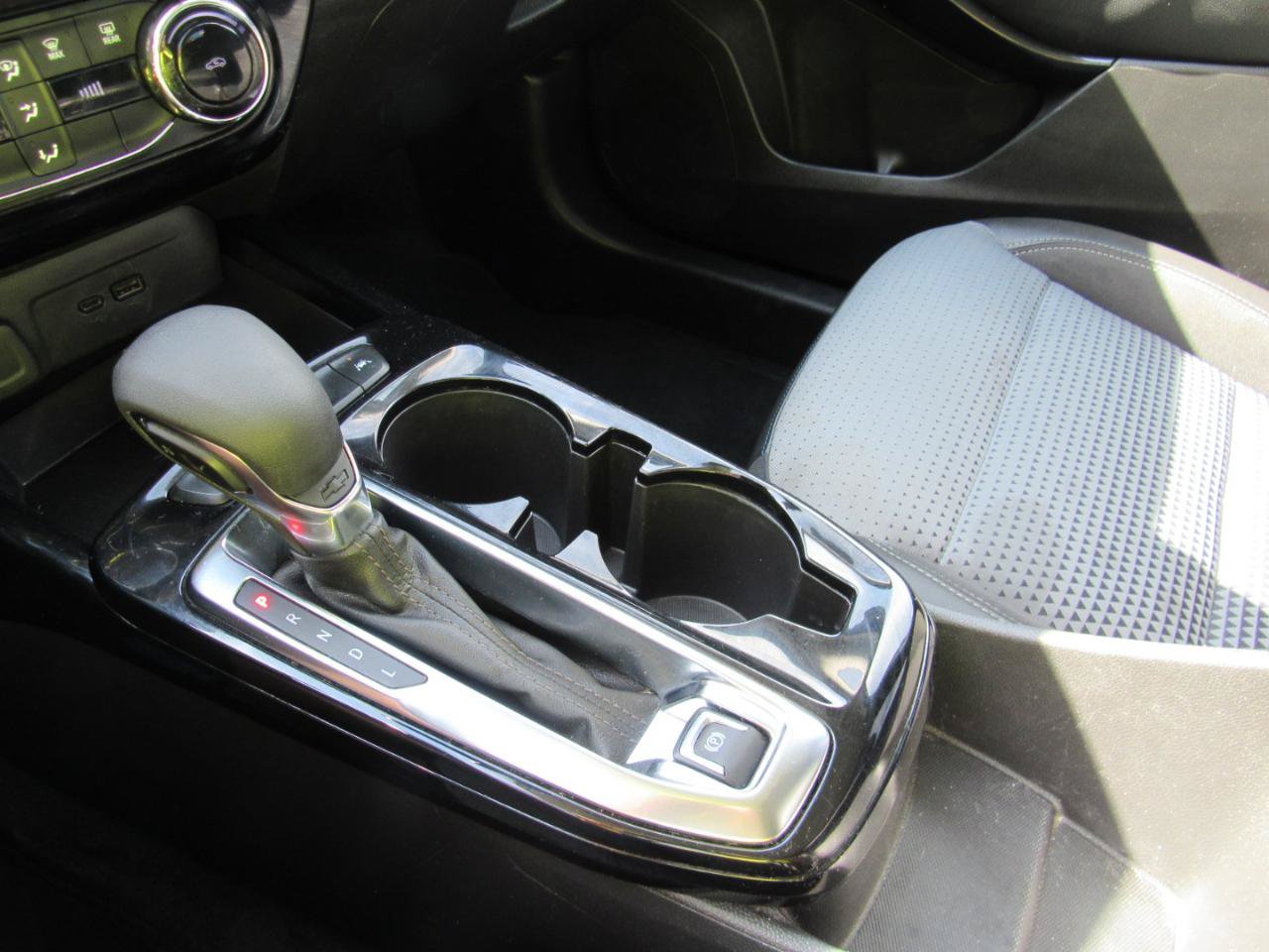 Used 2025 Chevrolet Trax LT FWD image 7
